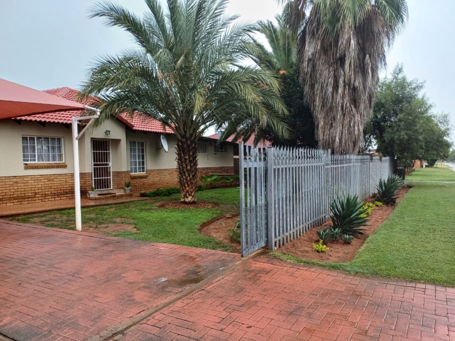  Bedroom Property for Sale in Mooinooi North West